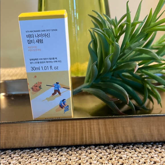 Niacinamide Dark Spot Serum - Bright Yellow - Picture 1 of 1